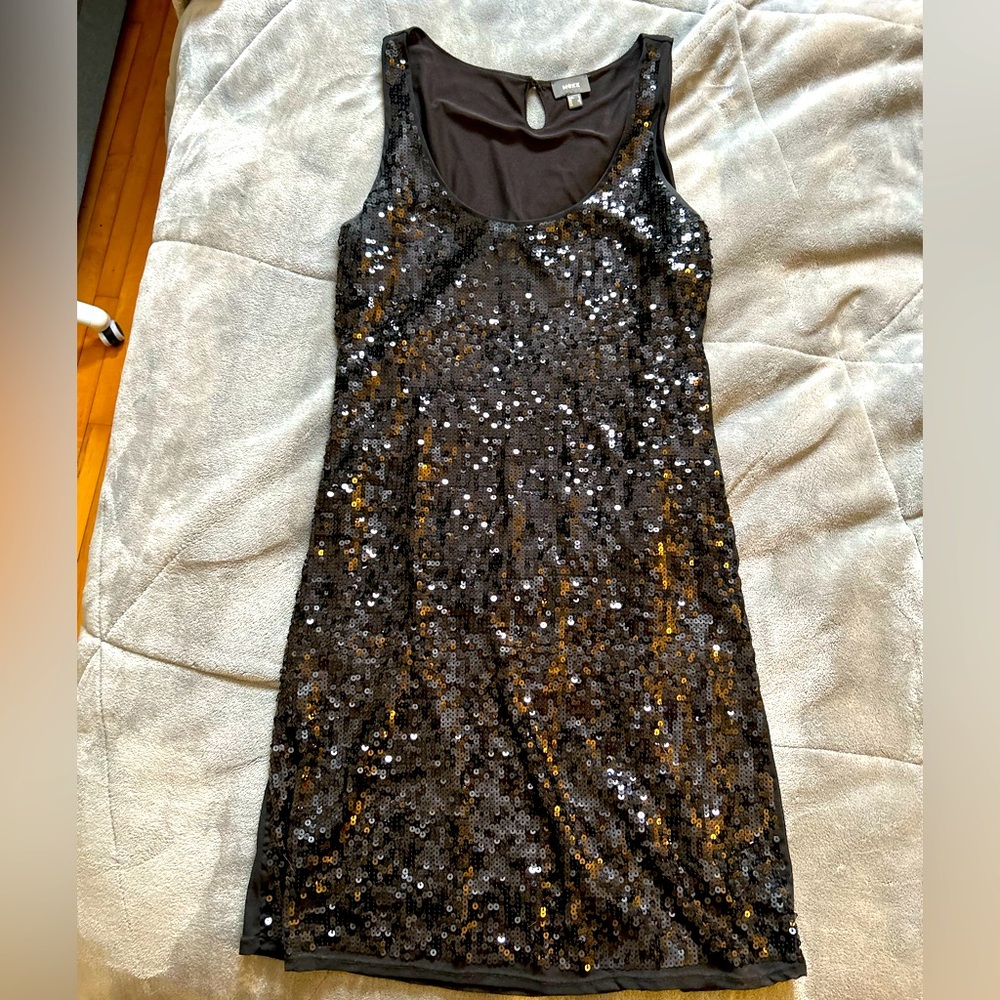 Mexx size Large sequin front dress. Hits mid thigh.